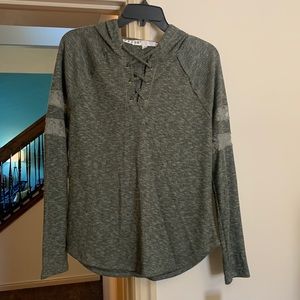 Jolt - M Juniors army green heather long sleeve top